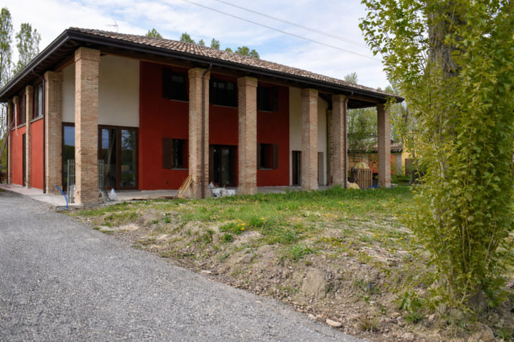 BIFAMILIARE NUOVA A BAGANZOLA: INDIPENDENZA E QUALITÀ ABITATIVA