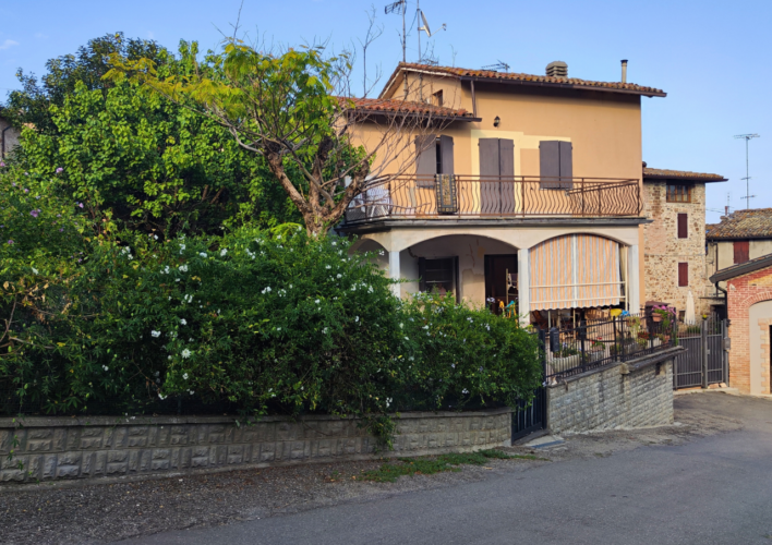 GIARDINO PRIVATO E INDIPENDENZA: L’OCCASIONE CHE CERCHI A LANGHIRANO