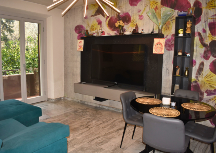 INTERNA VIA EMILIO LEPIDO: TRILOCALE RISTRUTTURATO