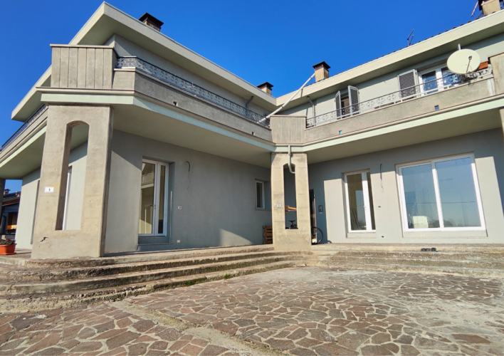 PRATICELLO: LUMINOSO APPARTAMENTO IN POSIZIONE STRATEGICA