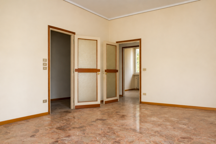 SPAZIO, CHARME E POTENZIALE: LA TUA NUOVA CASA NEL CUORE DI CORNIGLIO