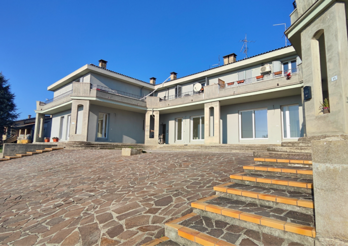 PRATICELLO: LUMINOSO APPARTAMENTO IN POSIZIONE STRATEGICA