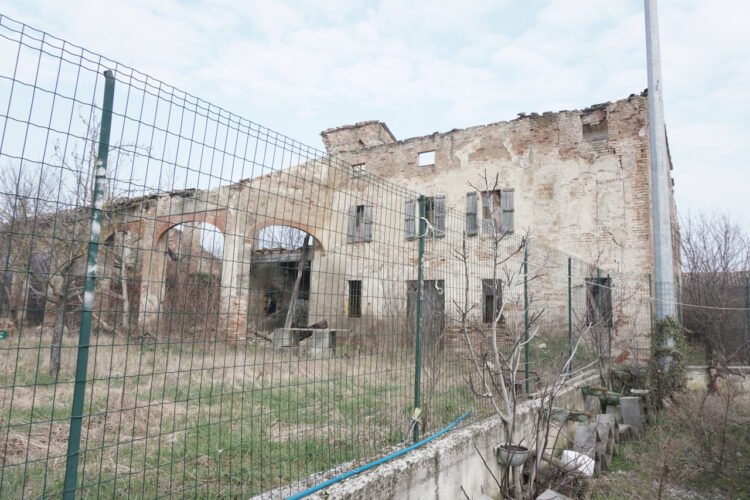 IL RUSTICO CHE TUTTI CERCANO: INDIPENDENZA, VERDE PRIVATO E LIBERTÀ DI PROGETTO