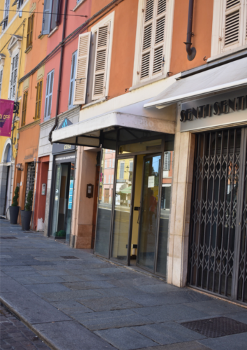 NEGOZIO ESCLUSIVO IN CONTESTO STORICO E DI FASCINO