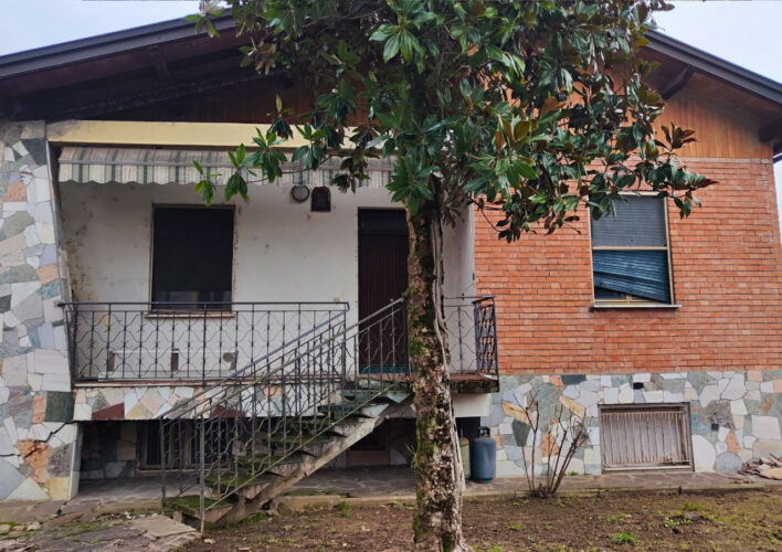 MONTECHIARUGOLO: CASA INDIPENDENTE CON GIARDINO
