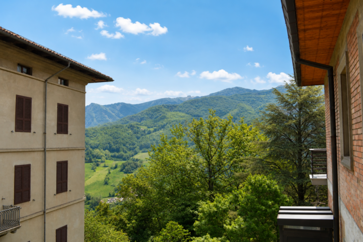 SPAZIO, CHARME E POTENZIALE: LA TUA NUOVA CASA NEL CUORE DI CORNIGLIO
