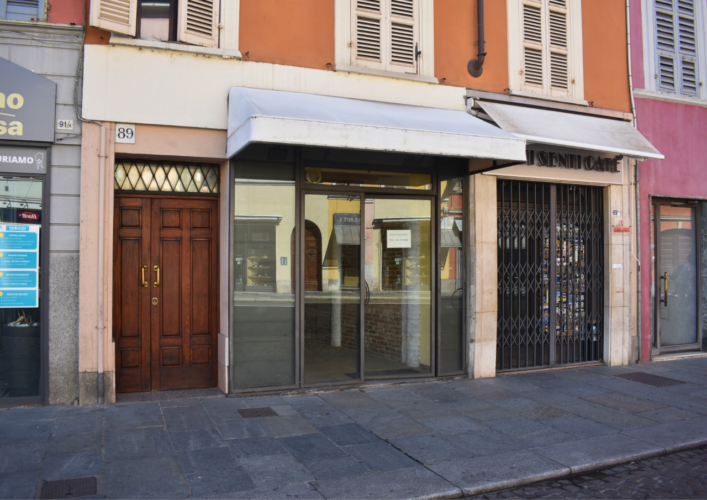 NEGOZIO ESCLUSIVO IN CONTESTO STORICO E DI FASCINO