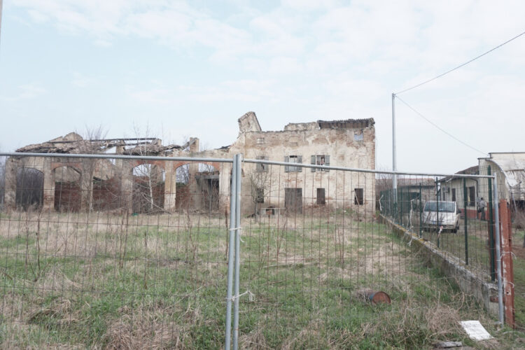 IL RUSTICO CHE TUTTI CERCANO: INDIPENDENZA, VERDE PRIVATO E LIBERTÀ DI PROGETTO