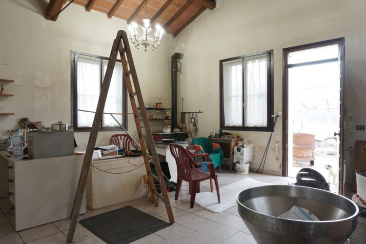 MAGAZZINO CON INGRESSO INDIPENDENTE A MEZZANI: INVESTIMENTO SICURO