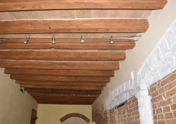 NEGOZIO ESCLUSIVO IN CONTESTO STORICO E DI FASCINO