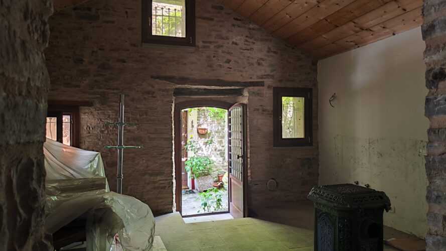 CASA IN PIETRA NEL BORGO DI BERCETO