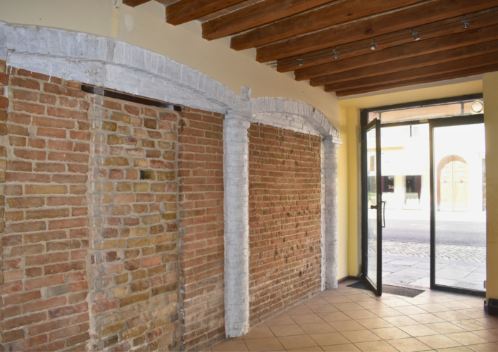 NEGOZIO ESCLUSIVO IN CONTESTO STORICO E DI FASCINO