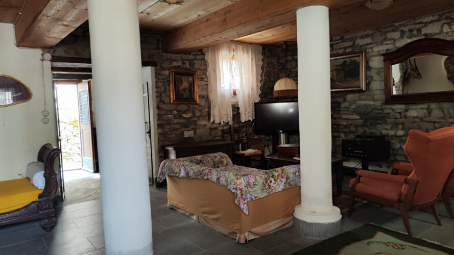 UNA CASA CHE RACCONTA: RISTRUTTURATA, ARREDATA, E GIÀ TUA