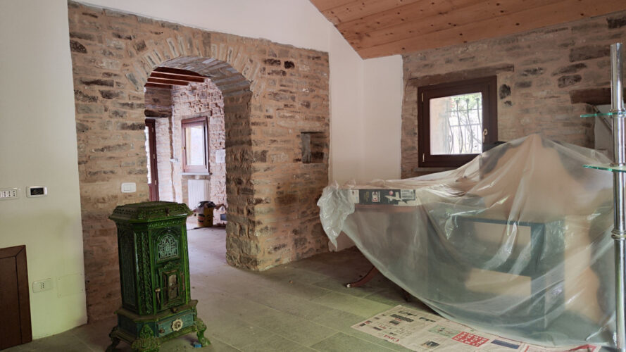 CASA IN PIETRA NEL BORGO DI BERCETO