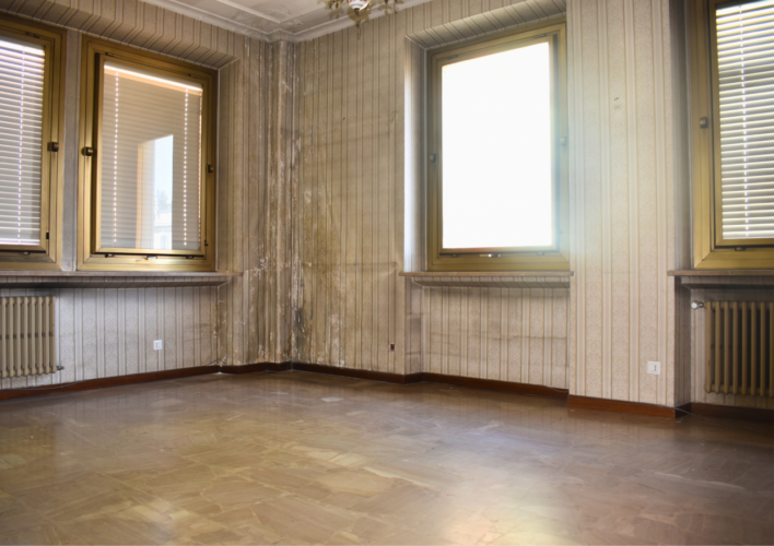 UFFICIO LUMINOSO IN CENTRO A SALSOMAGGIORE