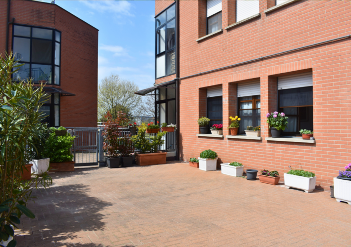 COLLECCHIO: SPLENDIDO QUADRILOCALE CON GIARDINO