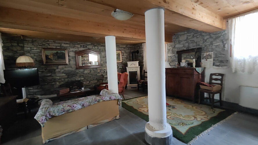UNA CASA CHE RACCONTA: RISTRUTTURATA, ARREDATA, E GIÀ TUA