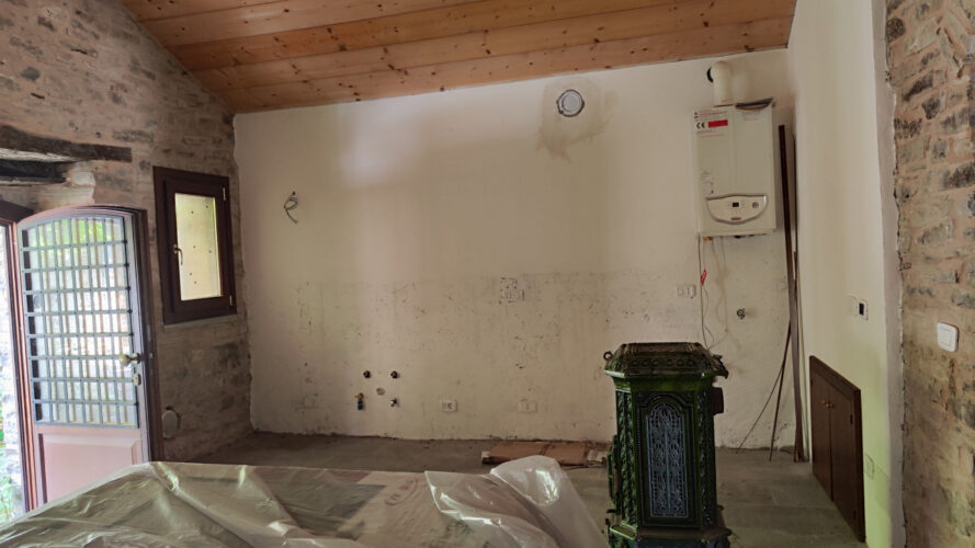 CASA IN PIETRA NEL BORGO DI BERCETO