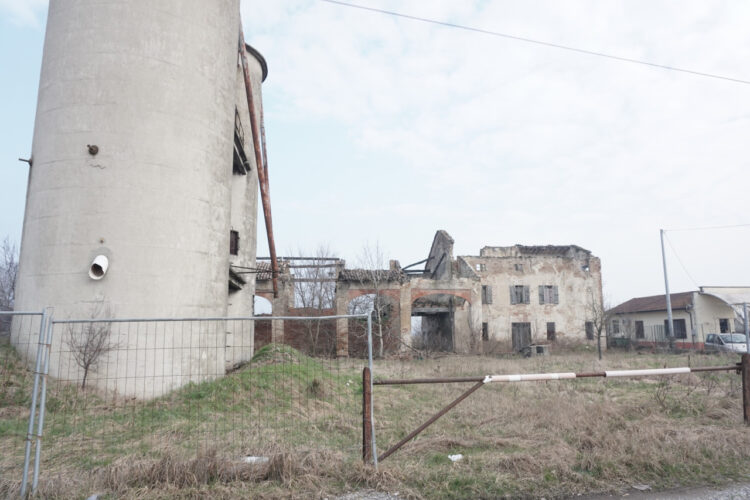 IL RUSTICO CHE TUTTI CERCANO: INDIPENDENZA, VERDE PRIVATO E LIBERTÀ DI PROGETTO