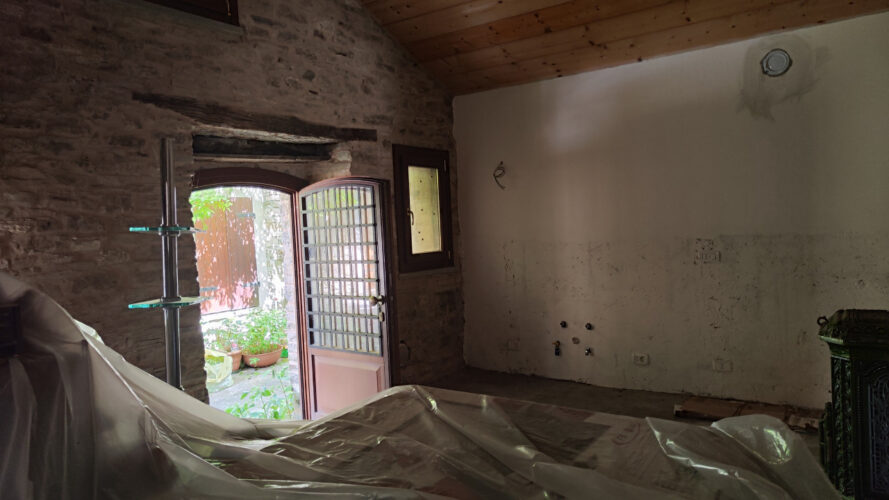 CASA IN PIETRA NEL BORGO DI BERCETO