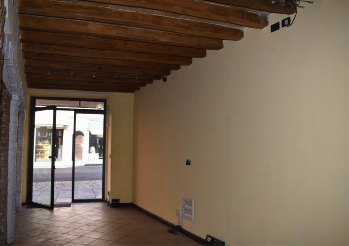 NEGOZIO ESCLUSIVO IN CONTESTO STORICO E DI FASCINO