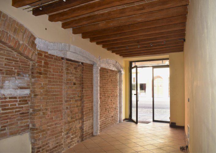 NEGOZIO ESCLUSIVO IN CONTESTO STORICO E DI FASCINO