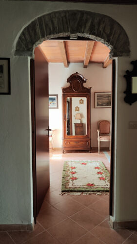 UNA CASA CHE RACCONTA: RISTRUTTURATA, ARREDATA, E GIÀ TUA