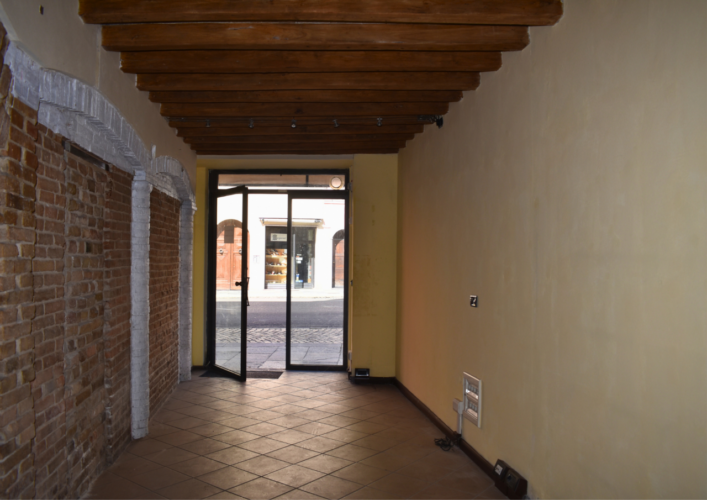 NEGOZIO ESCLUSIVO IN CONTESTO STORICO E DI FASCINO