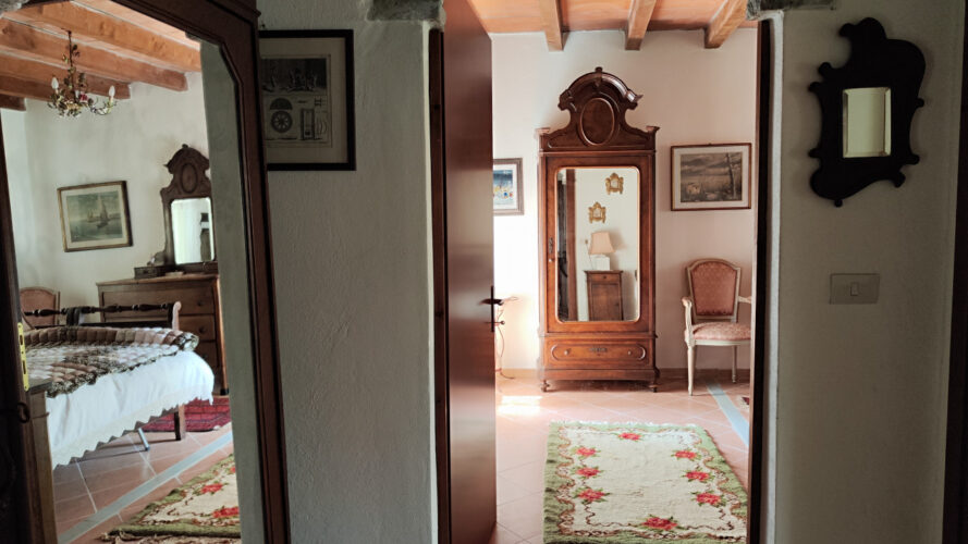 UNA CASA CHE RACCONTA: RISTRUTTURATA, ARREDATA, E GIÀ TUA