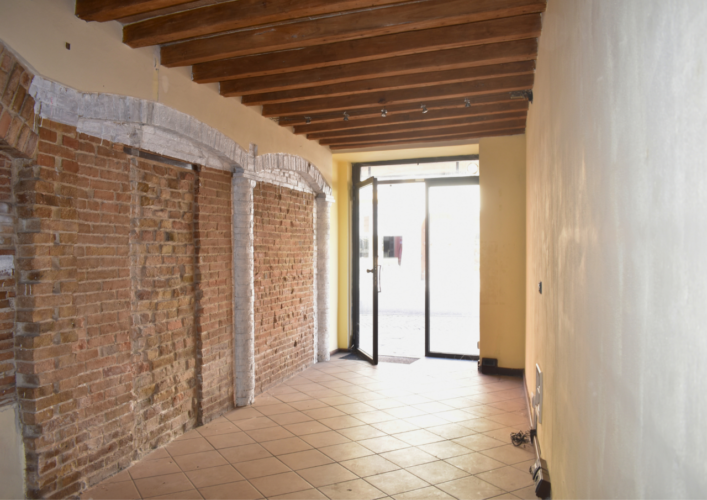 NEGOZIO ESCLUSIVO IN CONTESTO STORICO E DI FASCINO