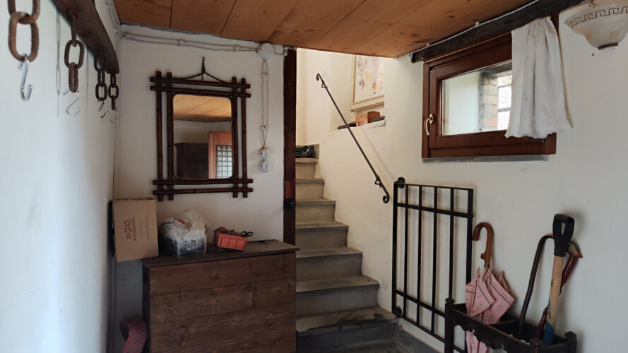 UNA CASA CHE RACCONTA: RISTRUTTURATA, ARREDATA, E GIÀ TUA