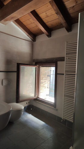 CASA IN PIETRA NEL BORGO DI BERCETO