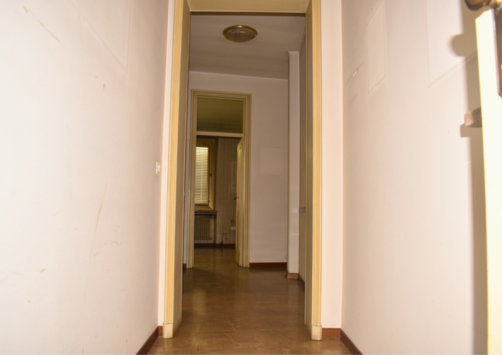 UFFICIO LUMINOSO IN CENTRO A SALSOMAGGIORE