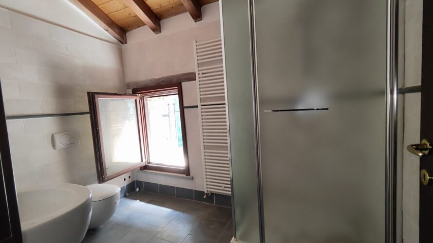 CASA IN PIETRA NEL BORGO DI BERCETO
