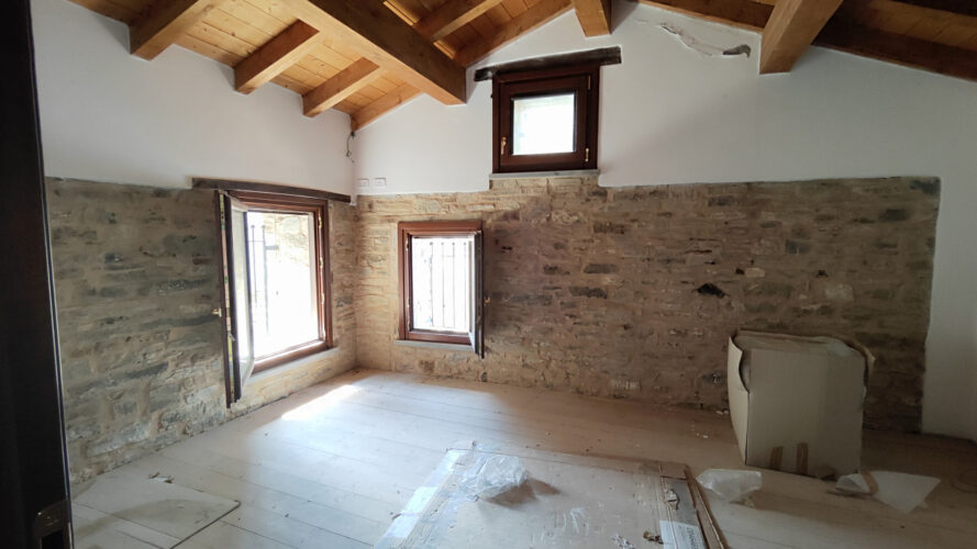 CASA IN PIETRA NEL BORGO DI BERCETO