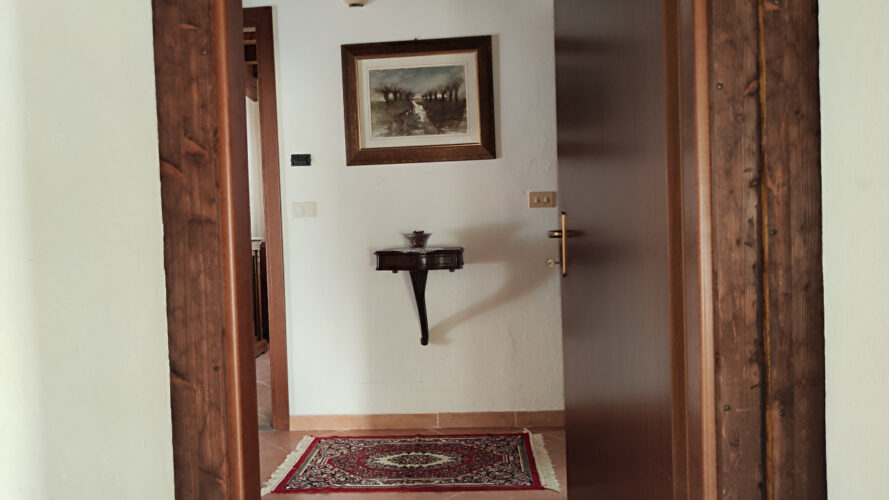 UNA CASA CHE RACCONTA: RISTRUTTURATA, ARREDATA, E GIÀ TUA