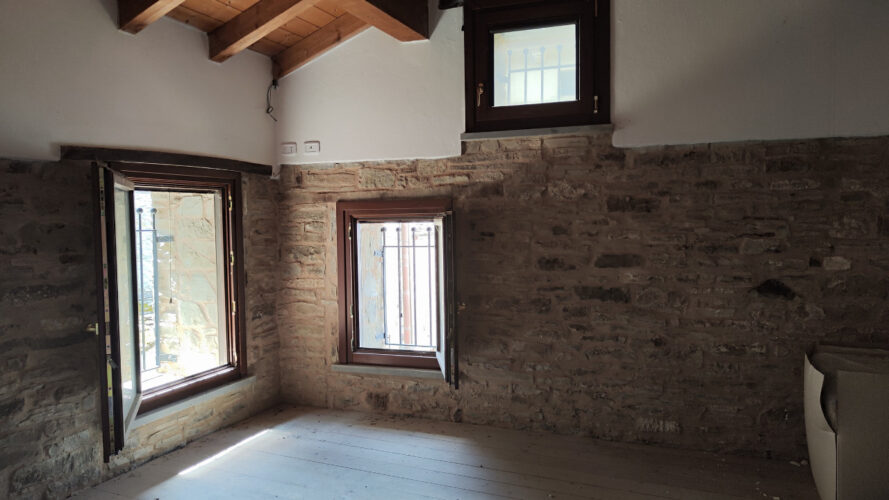 CASA IN PIETRA NEL BORGO DI BERCETO
