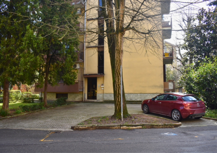 INTERNA VIA EMILIO LEPIDO: TRILOCALE RISTRUTTURATO