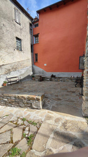 CASA IN PIETRA NEL BORGO DI BERCETO