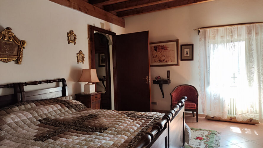 UNA CASA CHE RACCONTA: RISTRUTTURATA, ARREDATA, E GIÀ TUA