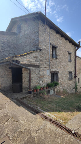 UNA CASA CHE RACCONTA: RISTRUTTURATA, ARREDATA, E GIÀ TUA