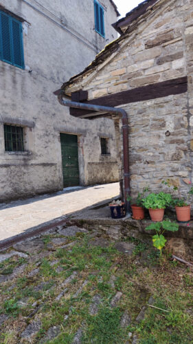 UNA CASA CHE RACCONTA: RISTRUTTURATA, ARREDATA, E GIÀ TUA
