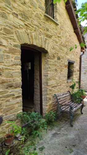 CASA IN PIETRA NEL BORGO DI BERCETO