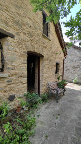 CASA IN PIETRA NEL BORGO DI BERCETO
