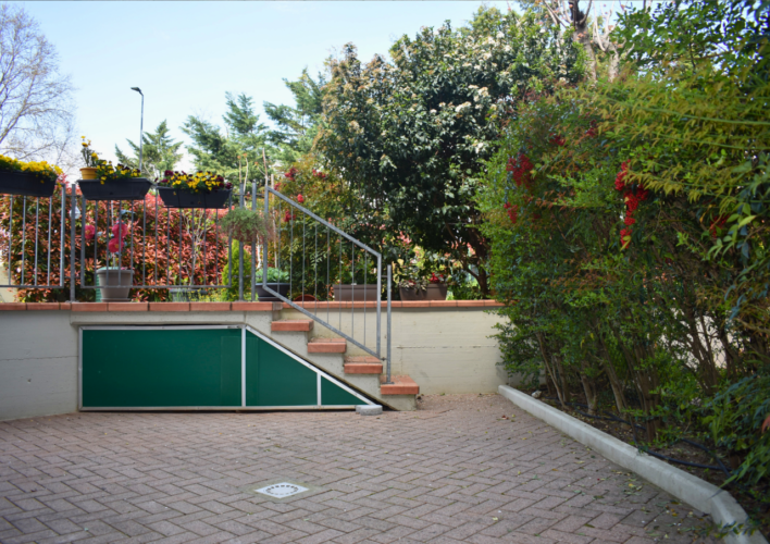 COLLECCHIO: SPLENDIDO QUADRILOCALE CON GIARDINO