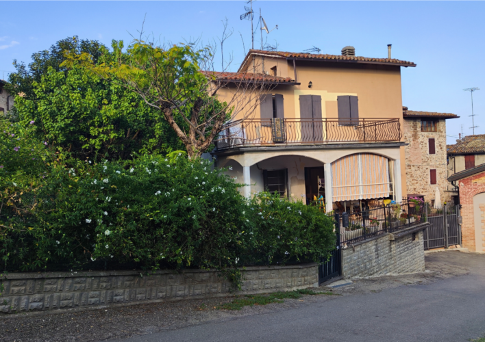 GIARDINO PRIVATO E INDIPENDENZA: L’OCCASIONE CHE CERCHI A LANGHIRANO