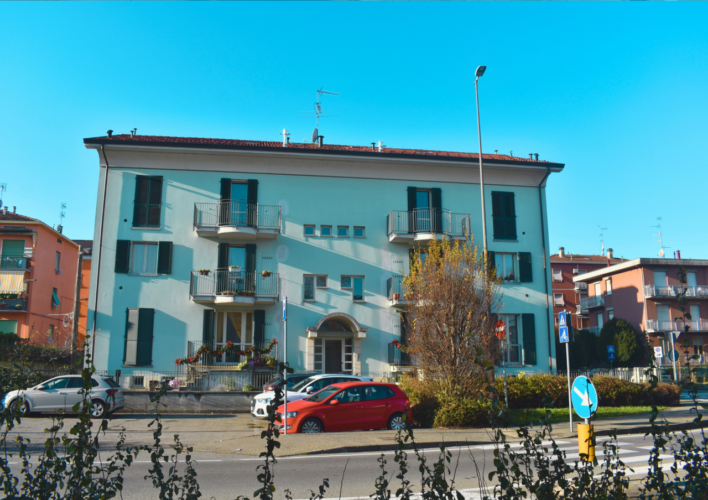 FIDENZA: ELEGANTE QUADRILOCALE SU DUE LIVELLI